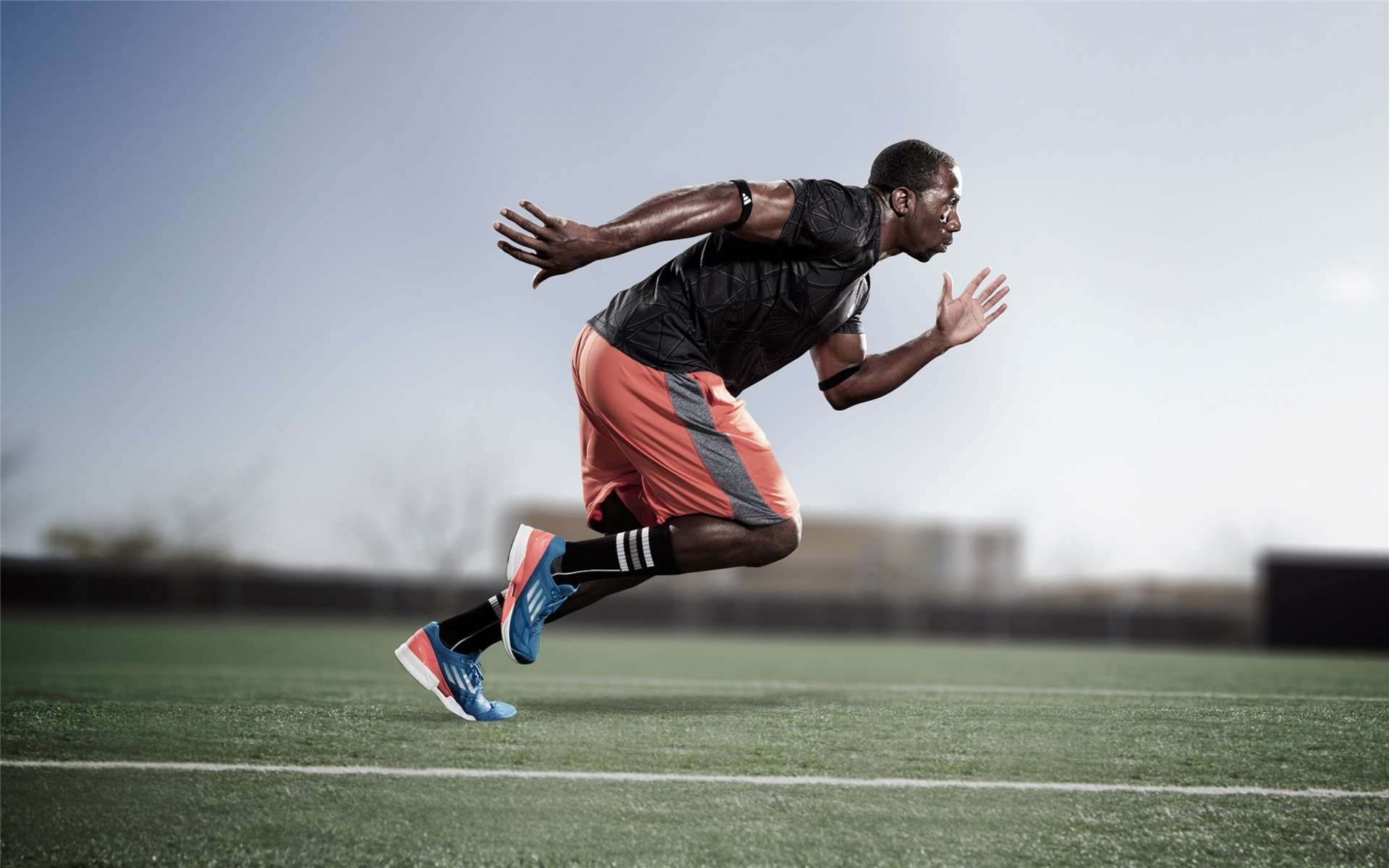 国足比赛高压逼抢执行力度分析,足球高压战术