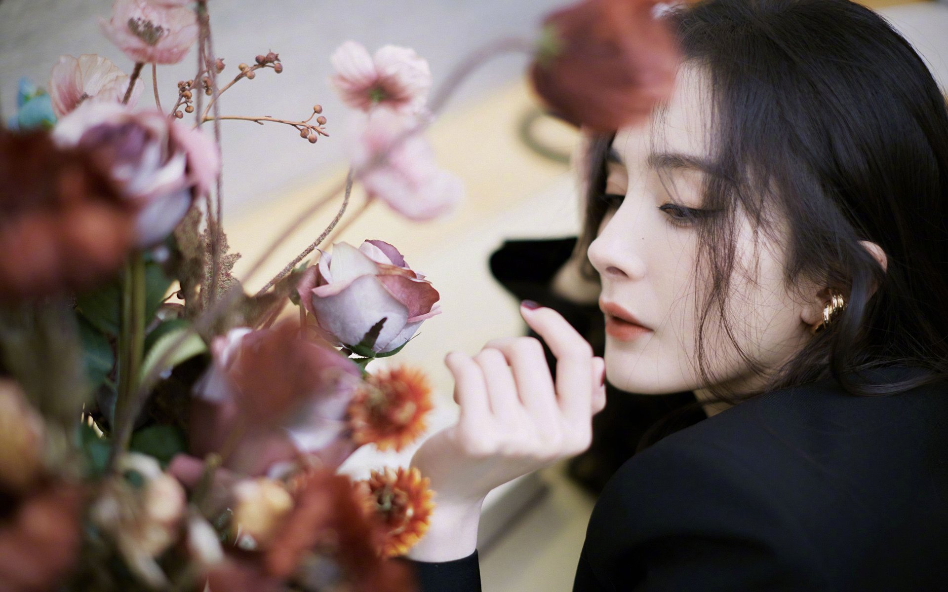 女子篮球注重培养控球后卫发展战术核心,篮球后卫控球训练