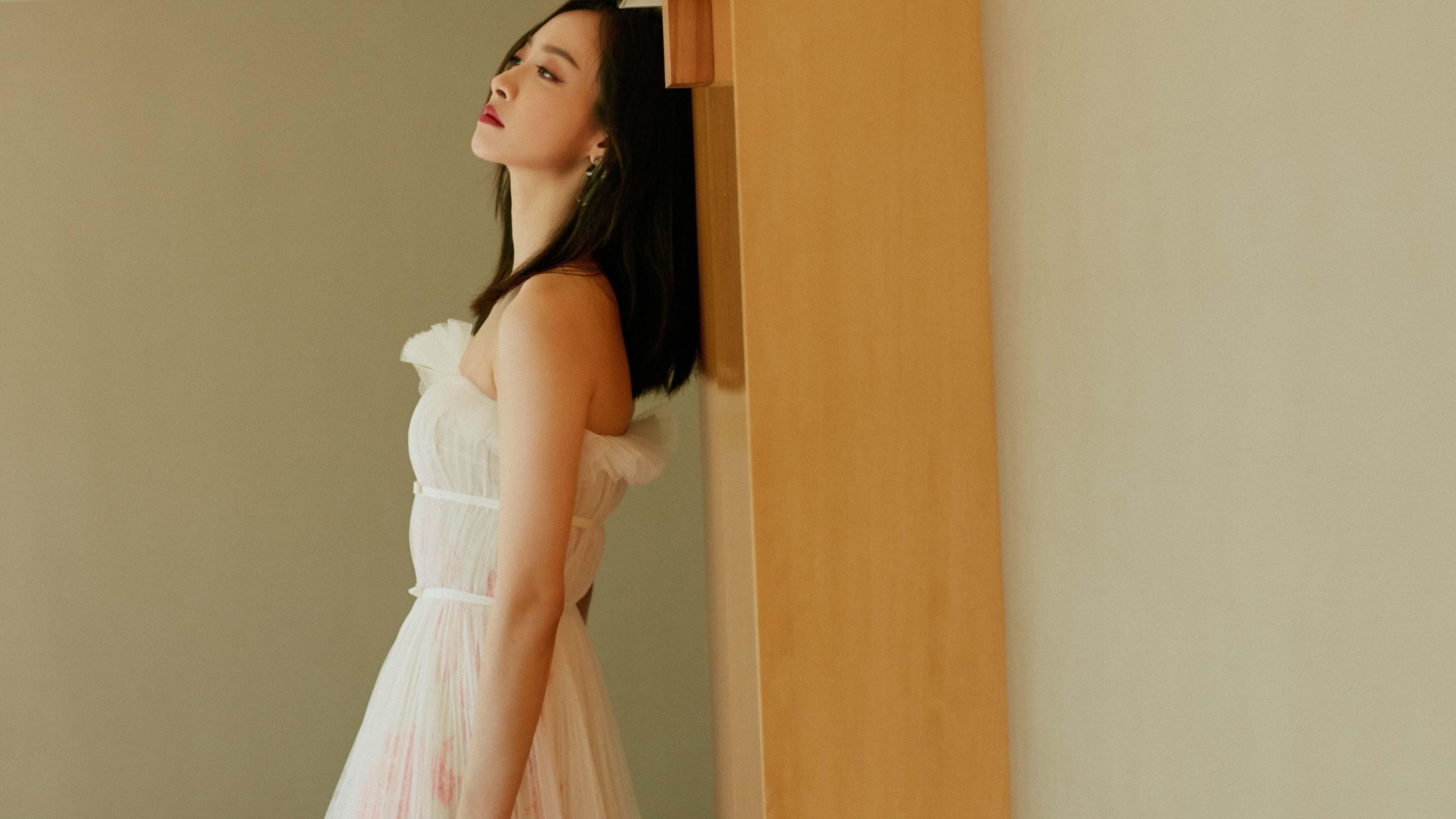 荷兰女队蝶泳速度惊艳全场，荷兰女游泳运动员